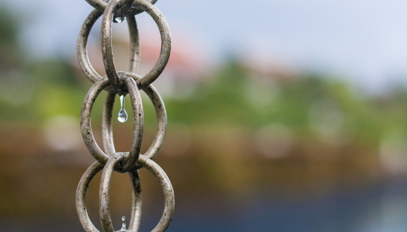 Chaînes de Pluie : la boutique en ligne spécialisée dans la création de descentes de toit originales !